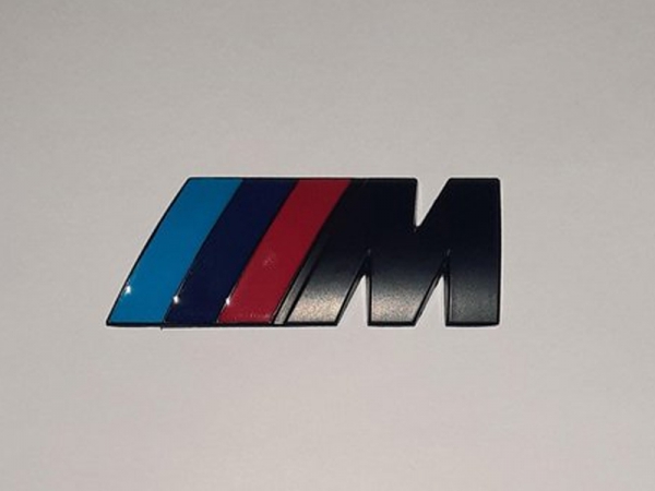 M logo's zijkant zwart hoogglanzend